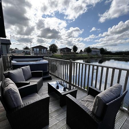 Diddly Squat Lodge With Hot Tub, Pendle View Holiday Park Clitheroe Eksteriør bilde