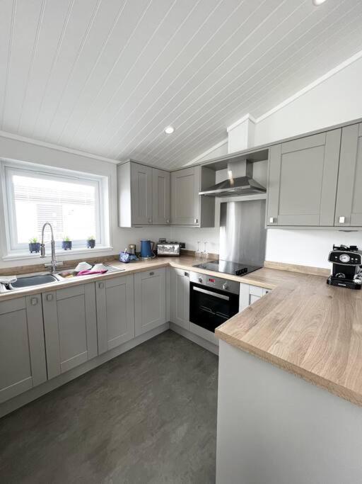 Diddly Squat Lodge With Hot Tub, Pendle View Holiday Park Clitheroe Eksteriør bilde