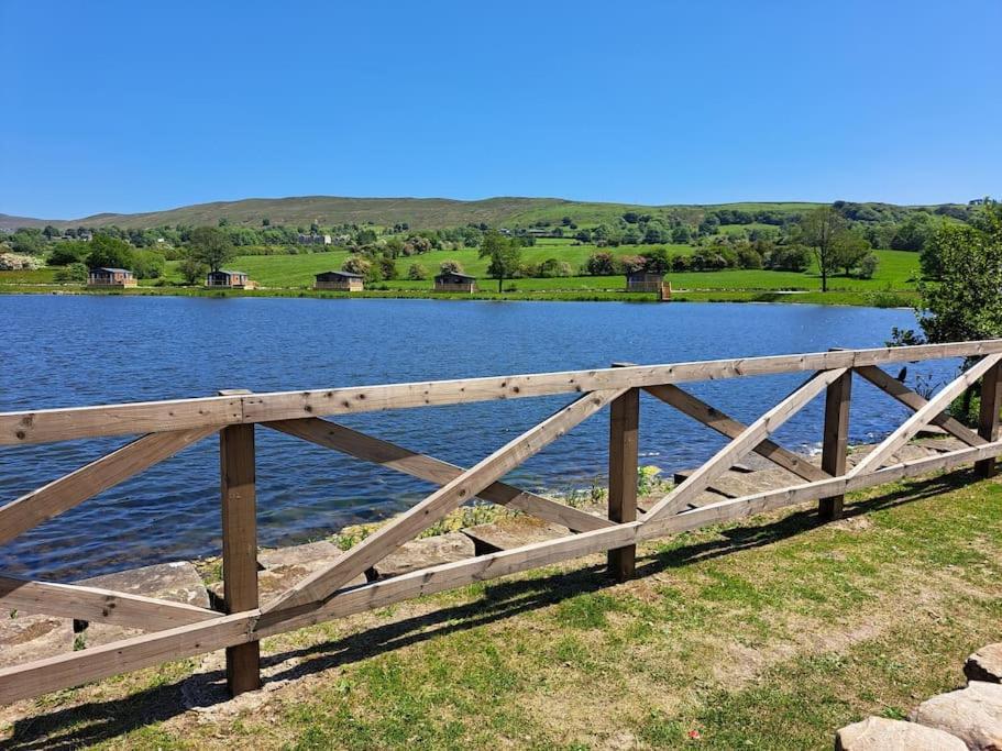 Diddly Squat Lodge With Hot Tub, Pendle View Holiday Park Clitheroe Eksteriør bilde