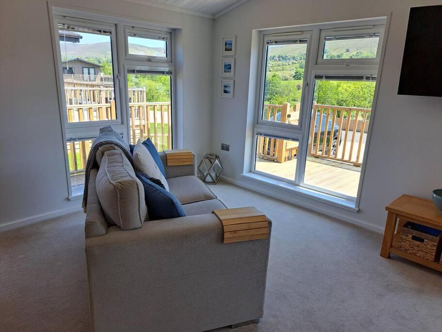 Diddly Squat Lodge With Hot Tub, Pendle View Holiday Park Clitheroe Eksteriør bilde