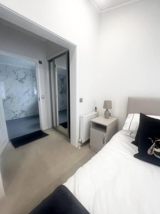 Diddly Squat Lodge With Hot Tub, Pendle View Holiday Park Clitheroe Eksteriør bilde