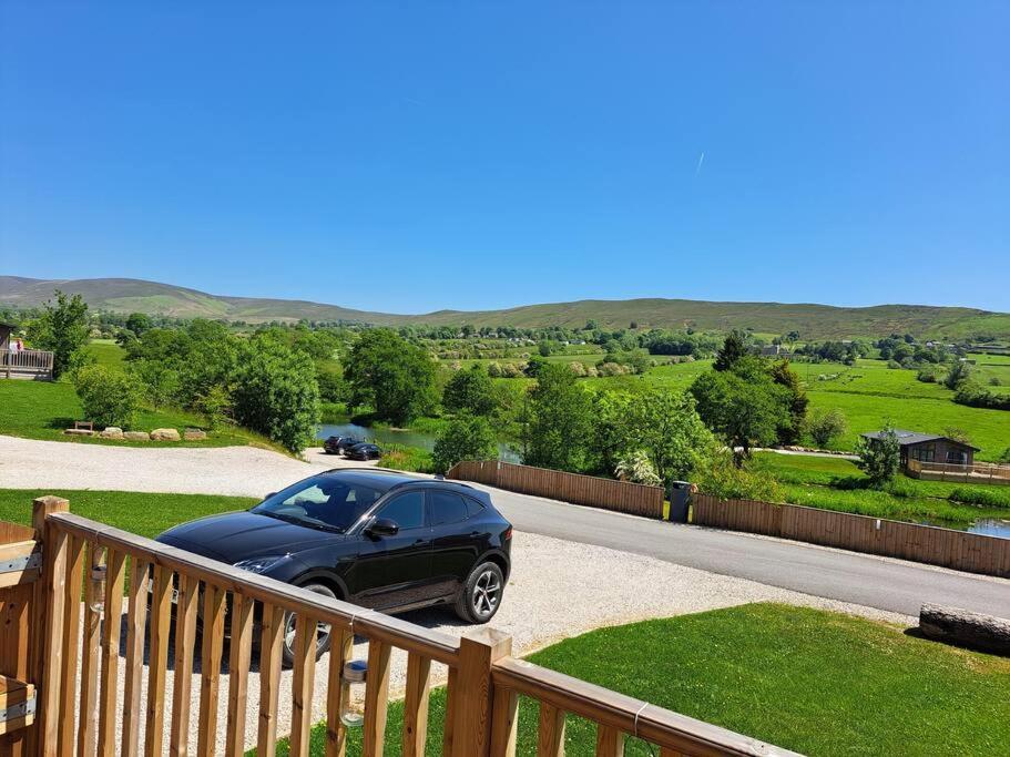 Diddly Squat Lodge With Hot Tub, Pendle View Holiday Park Clitheroe Eksteriør bilde