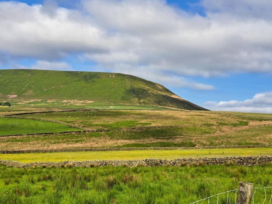 Diddly Squat Lodge With Hot Tub, Pendle View Holiday Park Clitheroe Eksteriør bilde