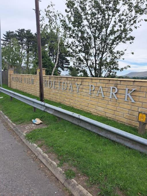 Diddly Squat Lodge With Hot Tub, Pendle View Holiday Park Clitheroe Eksteriør bilde