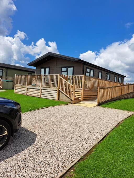 Diddly Squat Lodge With Hot Tub, Pendle View Holiday Park Clitheroe Eksteriør bilde